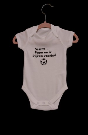 Papa en ik kijken voetbal 