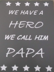 tekst bord papa Hero 
